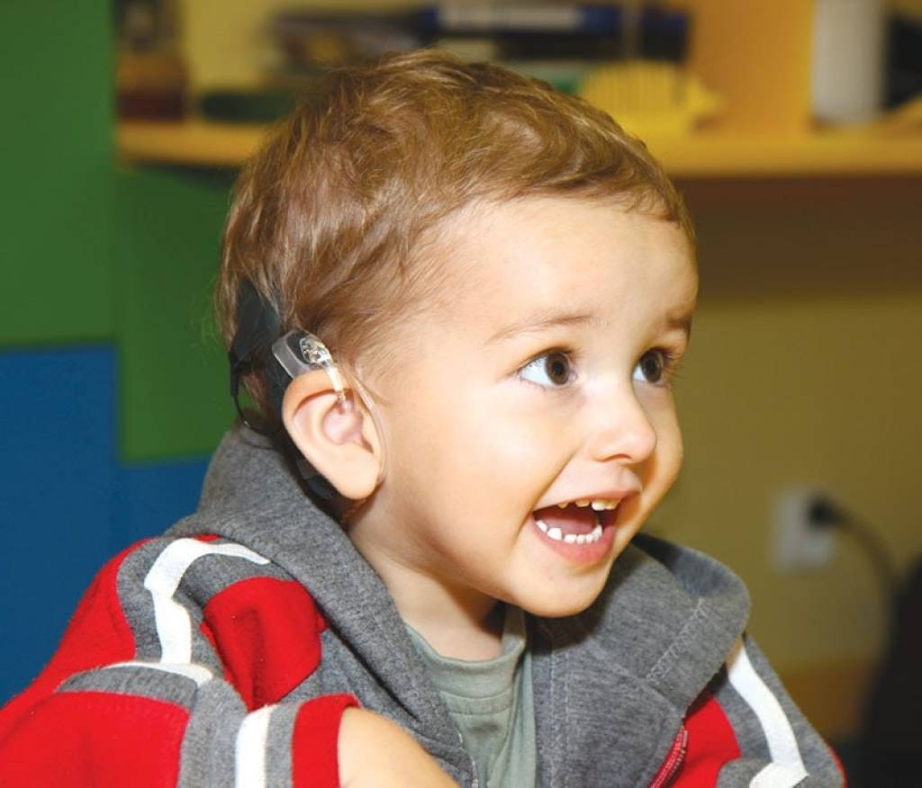 Слуховое восприятие слабослышащих. Дети с нарушением слуха.. Дети с кохлеарными имплантами.. Реабилитация детей с нарушением слуха. Глухой ребенок.